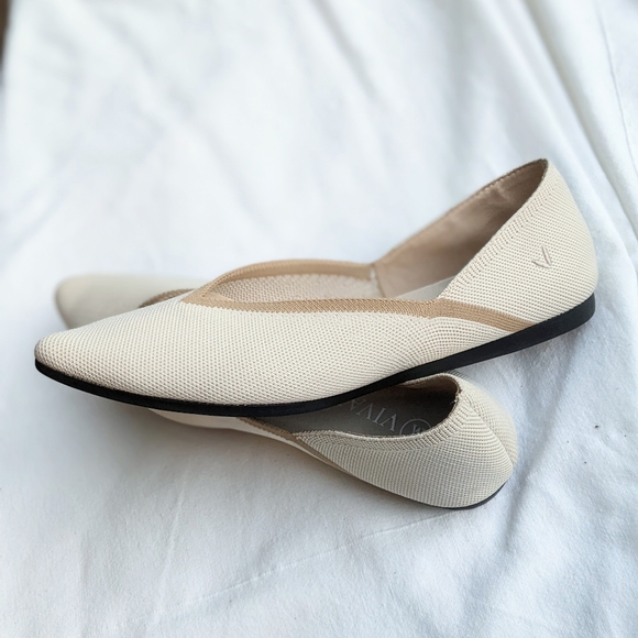Eco-Friendly! Vivaia Pointed Toe V-Cut Flats - Picture 7 of 13